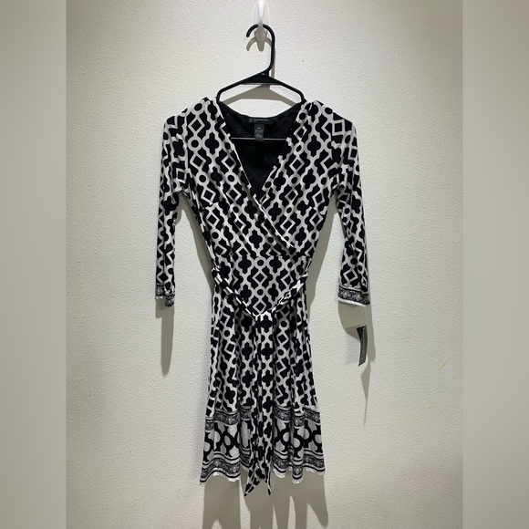INC International Concepts Women's Long Sleeves V Neck Dress Casual Size P/P NWT - Picture 1 of 9